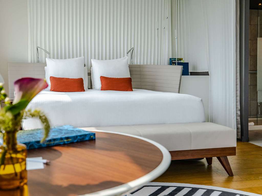 MOLITOR PARIS BY MGALLERY Room Type - DELUXE ROOM, 1 KING SIZE BED, POOL VIEW