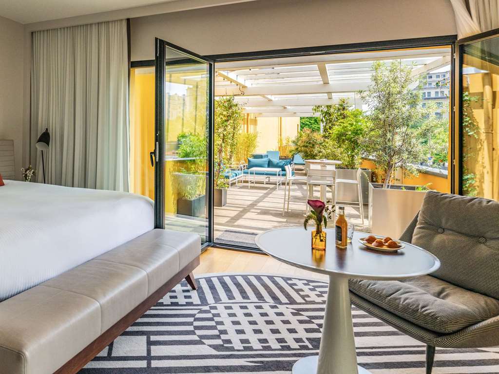 MOLITOR PARIS BY MGALLERY Room Type - EXECUTIVE ROOM, 1 King size bed, private terrace, Paris view MOLITOR PARIS BY MGALLERY Room Type - EXECUTIVE ROOM, 1 King size bed, private terrace, Paris view