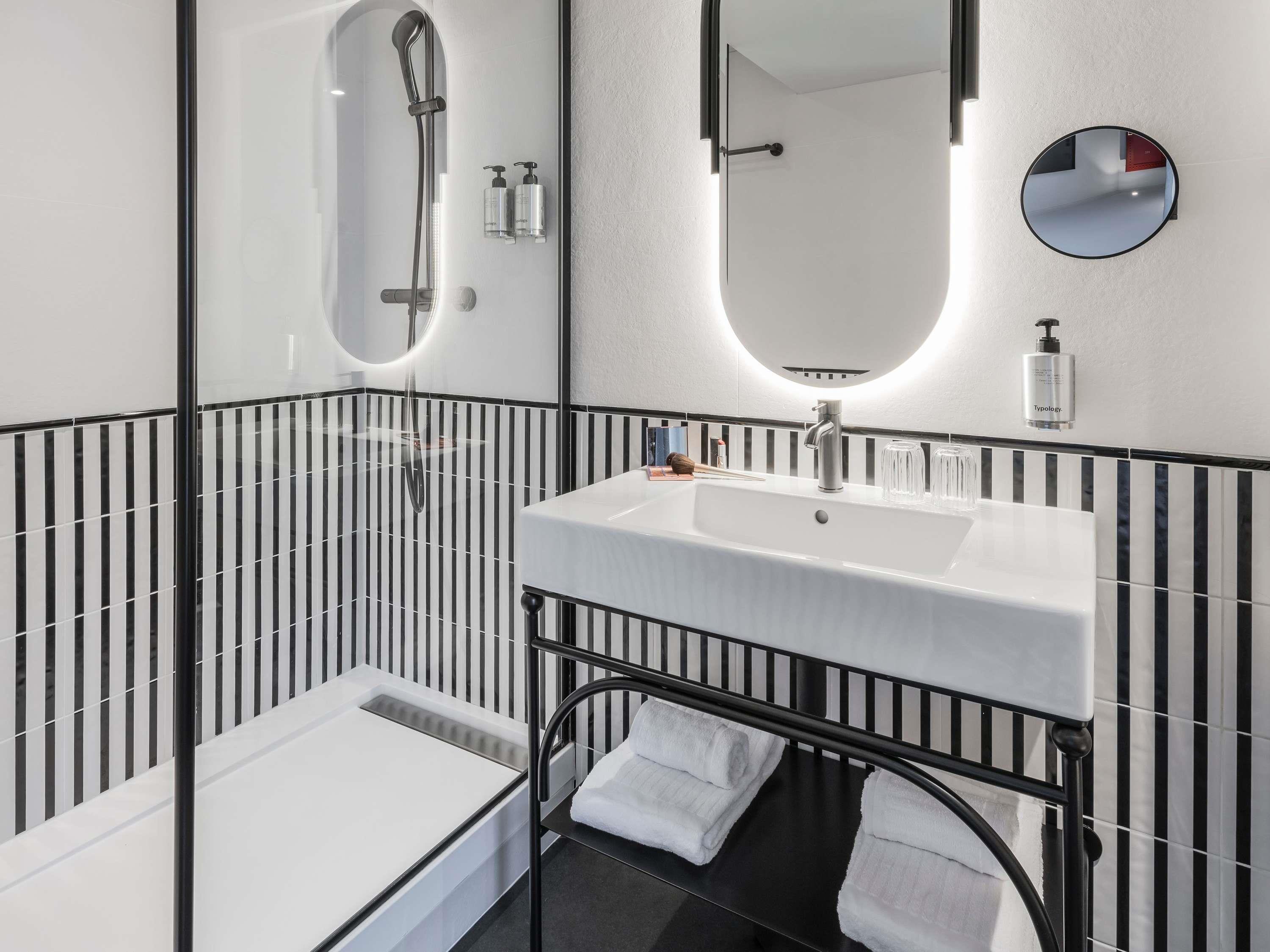 Hotel Faubourg Galant Paris, Handwritten Collection Room Type - Deluxe Room with 1 double bed and sofa