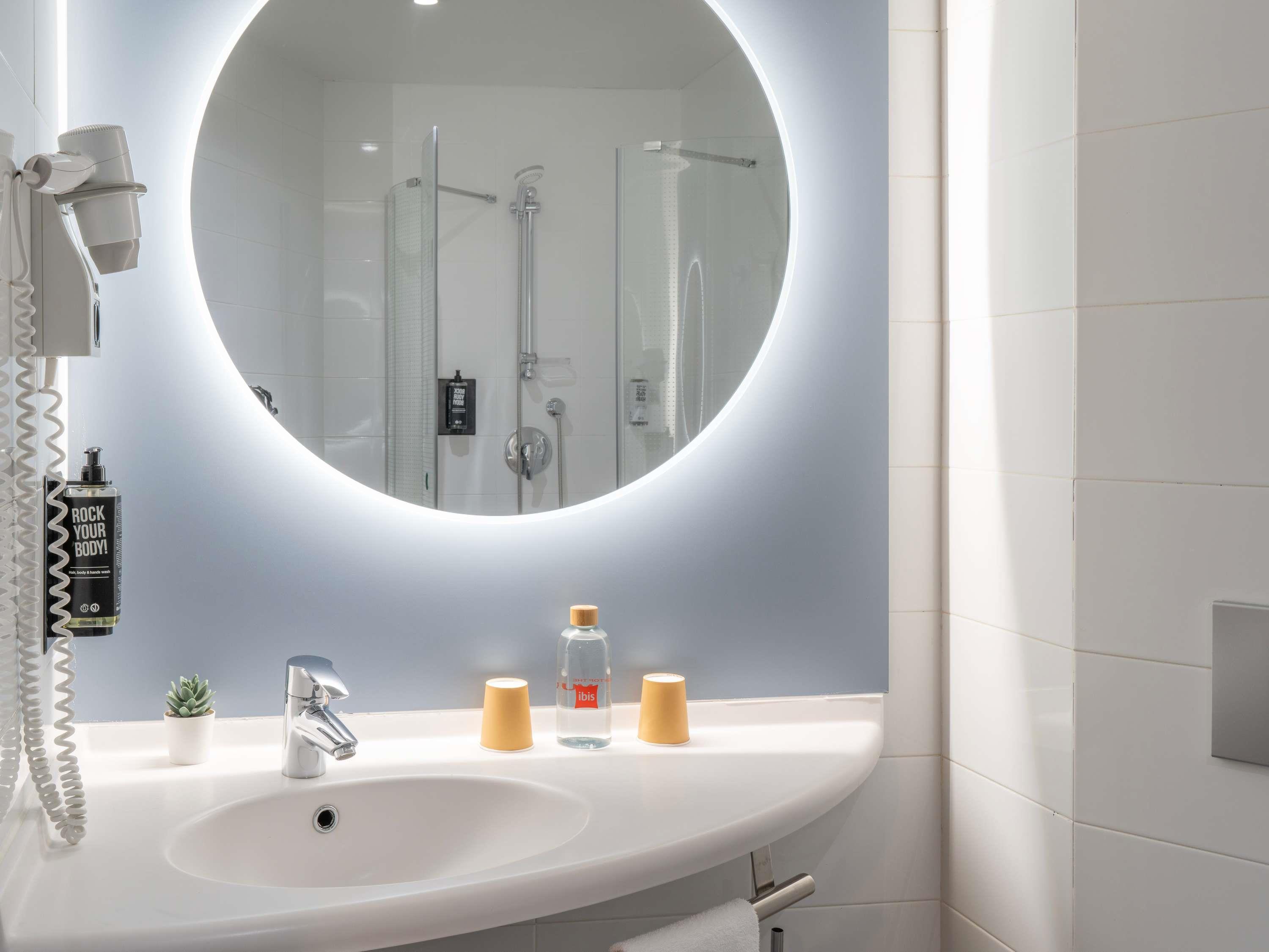 ibis Madrid Centro Las Ventas Room Type - Room with double bed for 1 or 2 people with views of the bullring