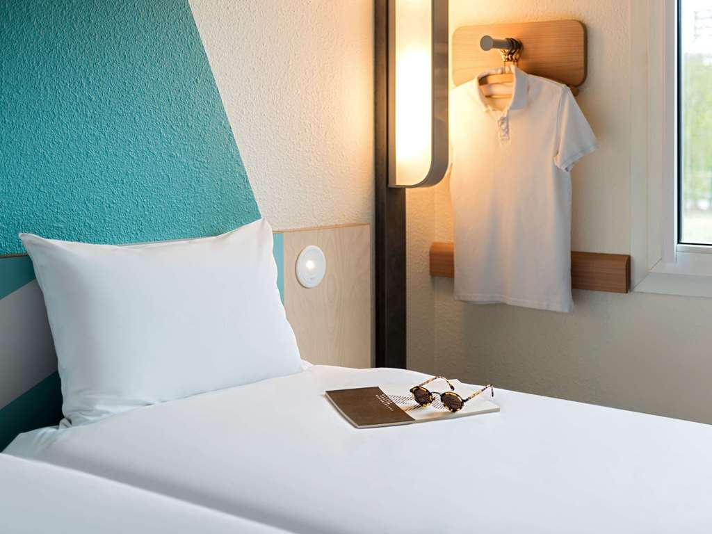ibis budget Ulm City Room Type - Standard Room with 2 single beds