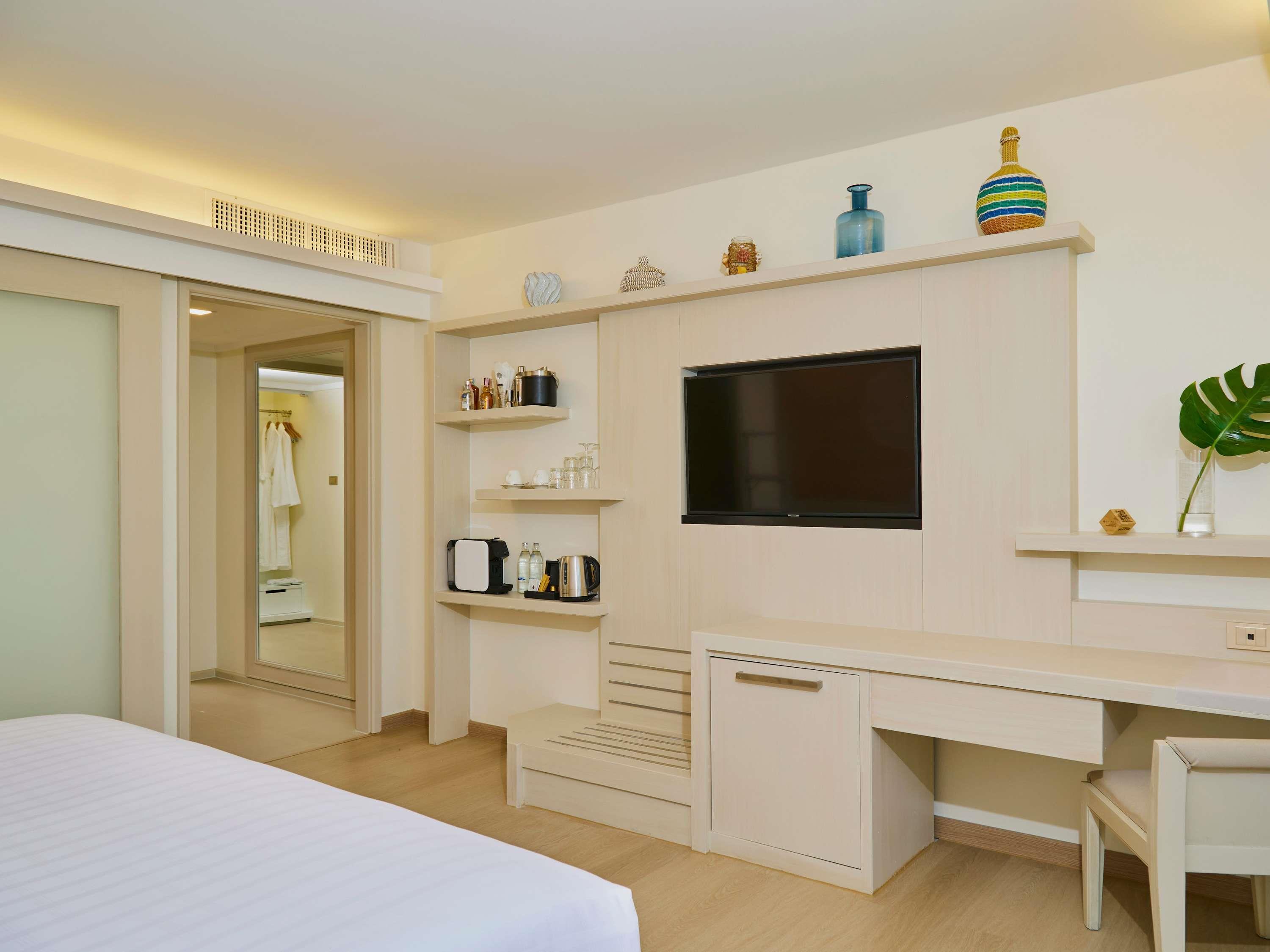 Pullman Pattaya Hotel G Room Type - Executive Twin Room with Lounge Access and Sea View Pullman Pattaya Hotel G Room Type - Executive Twin Room with Lounge Access and Sea View
