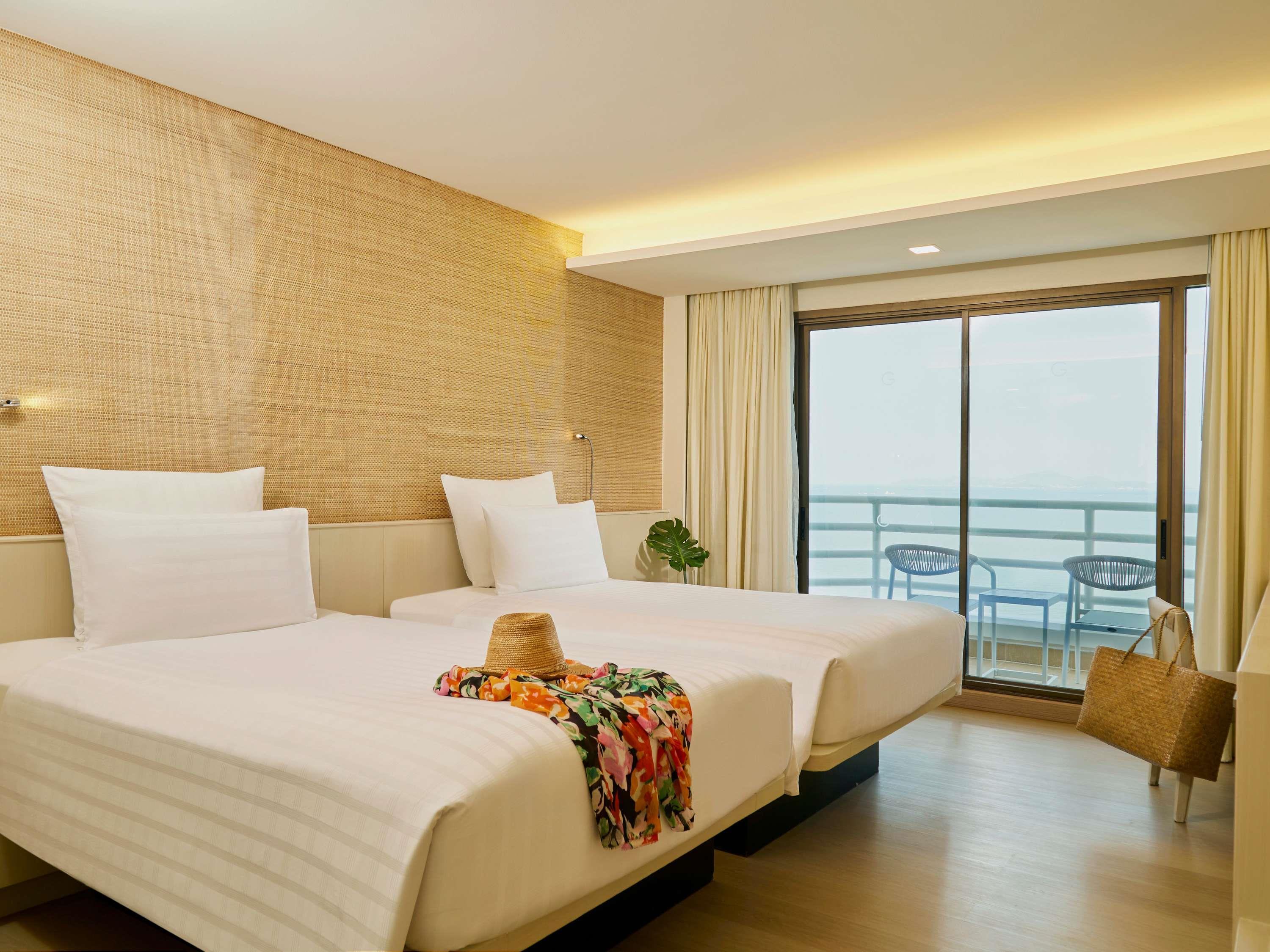 Pullman Pattaya Hotel G Room Type - Executive Twin Room with Lounge Access and Sea View Pullman Pattaya Hotel G Room Type - Executive Twin Room with Lounge Access and Sea View