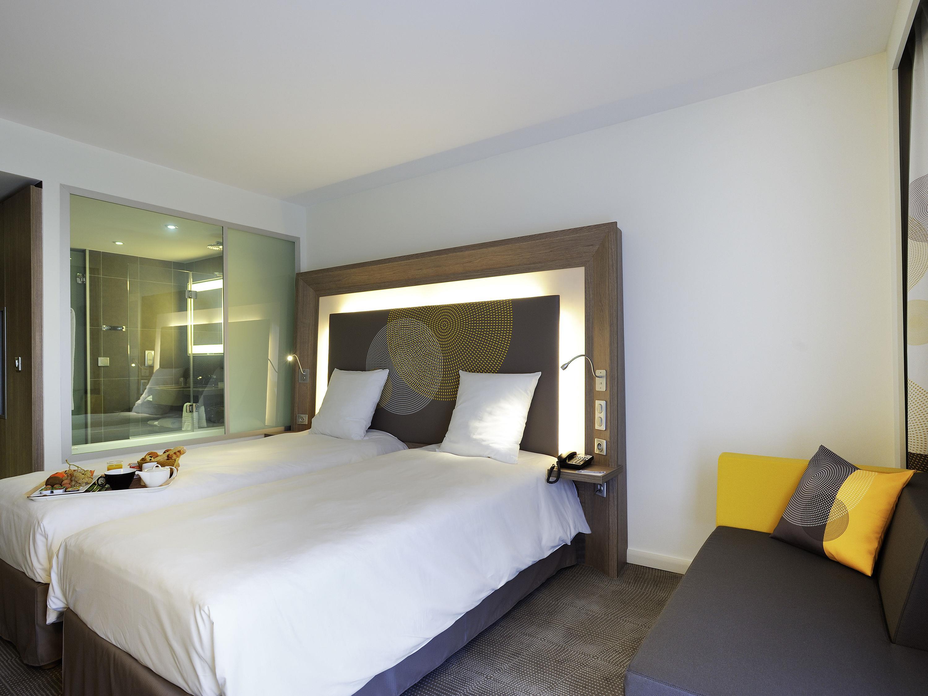 Novotel Avignon Centre Room Type - Classic room with 2 single beds (35 x 79) and bathtub