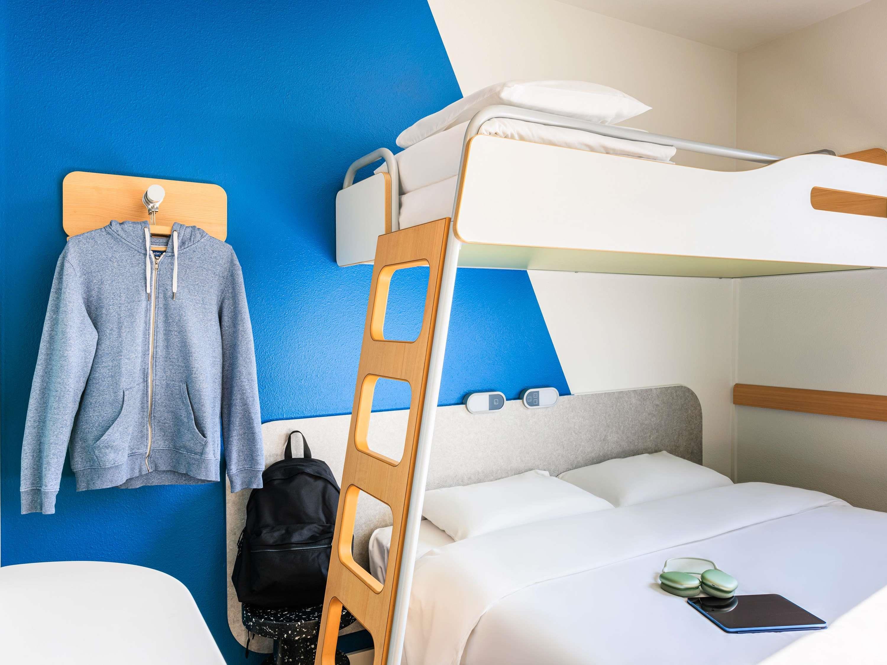 IBIS BUDGET LAUSANNE BUSSIGNY Room Type - DOUBLE - standard room with 1 double bed, 160 x 190 cm IBIS BUDGET LAUSANNE BUSSIGNY Room Type - DOUBLE - standard room with 1 double bed, 160 x 190 cm