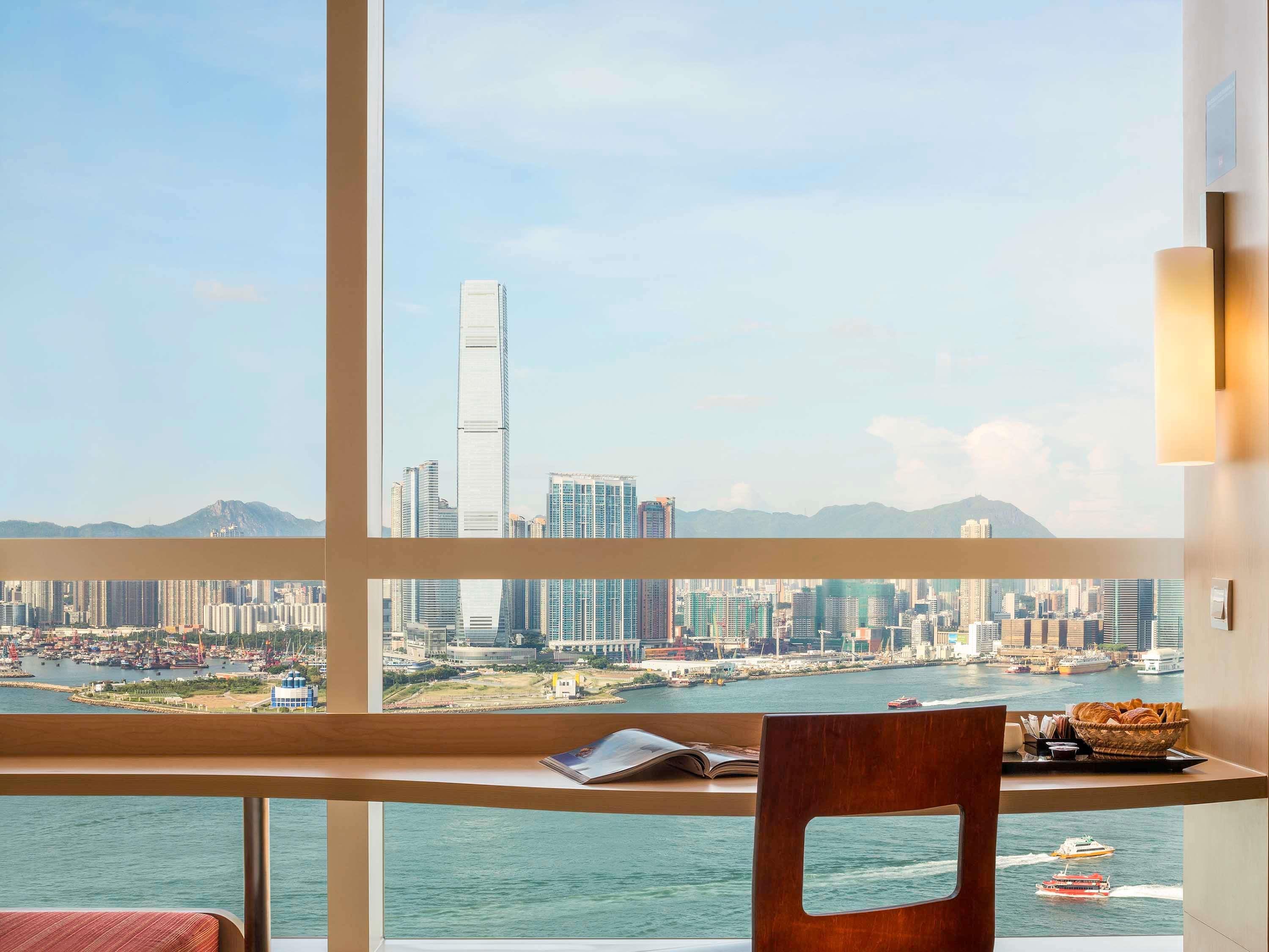 ibis Hong Kong Central And Sheung Wan Room Type - Standard Room, Harbour view - 2 single beds