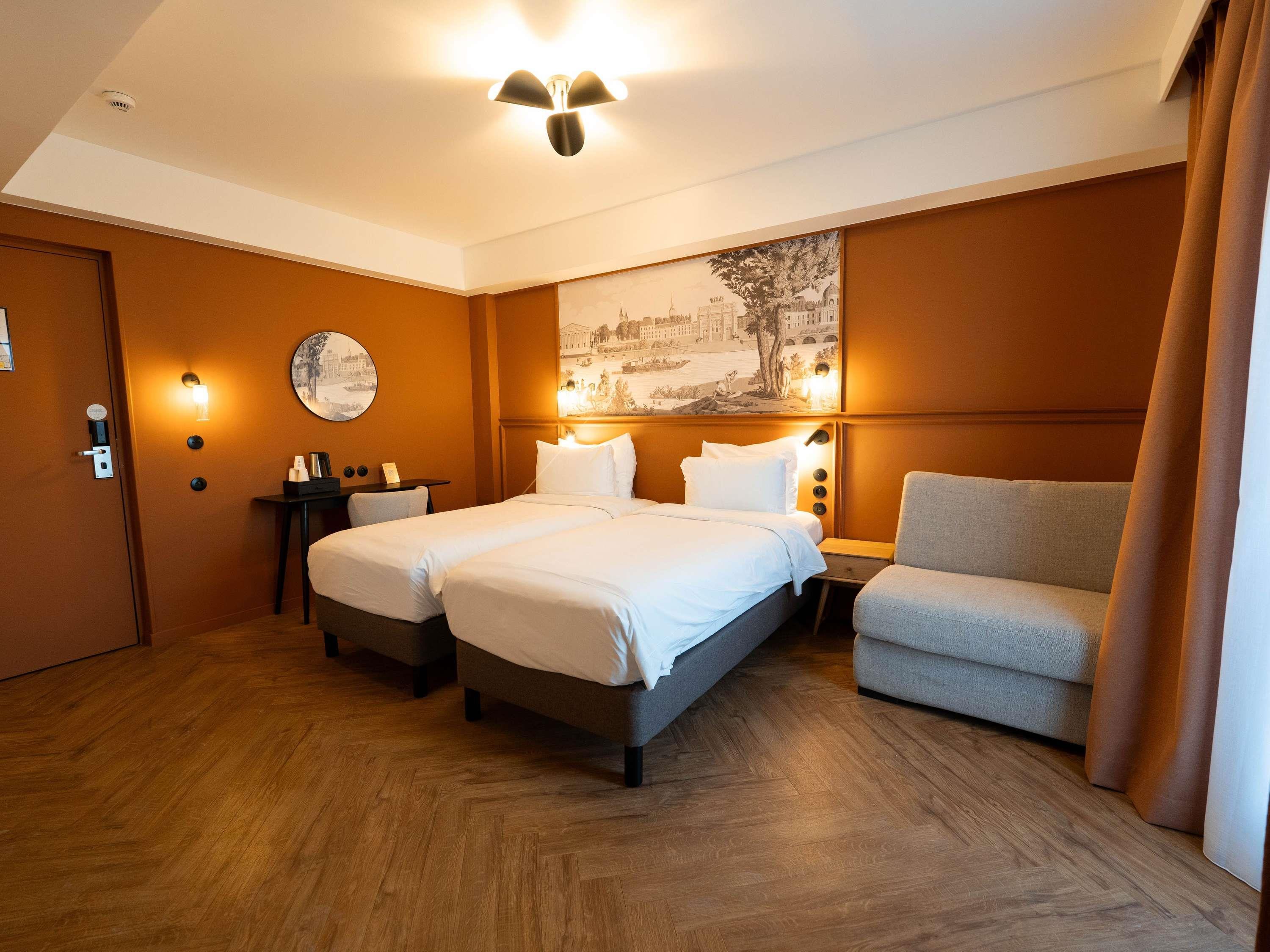 Mercure Paris Bastille Marais Room Type - Classic Room - 1 large bed or twin beds and 1 single sofa bed