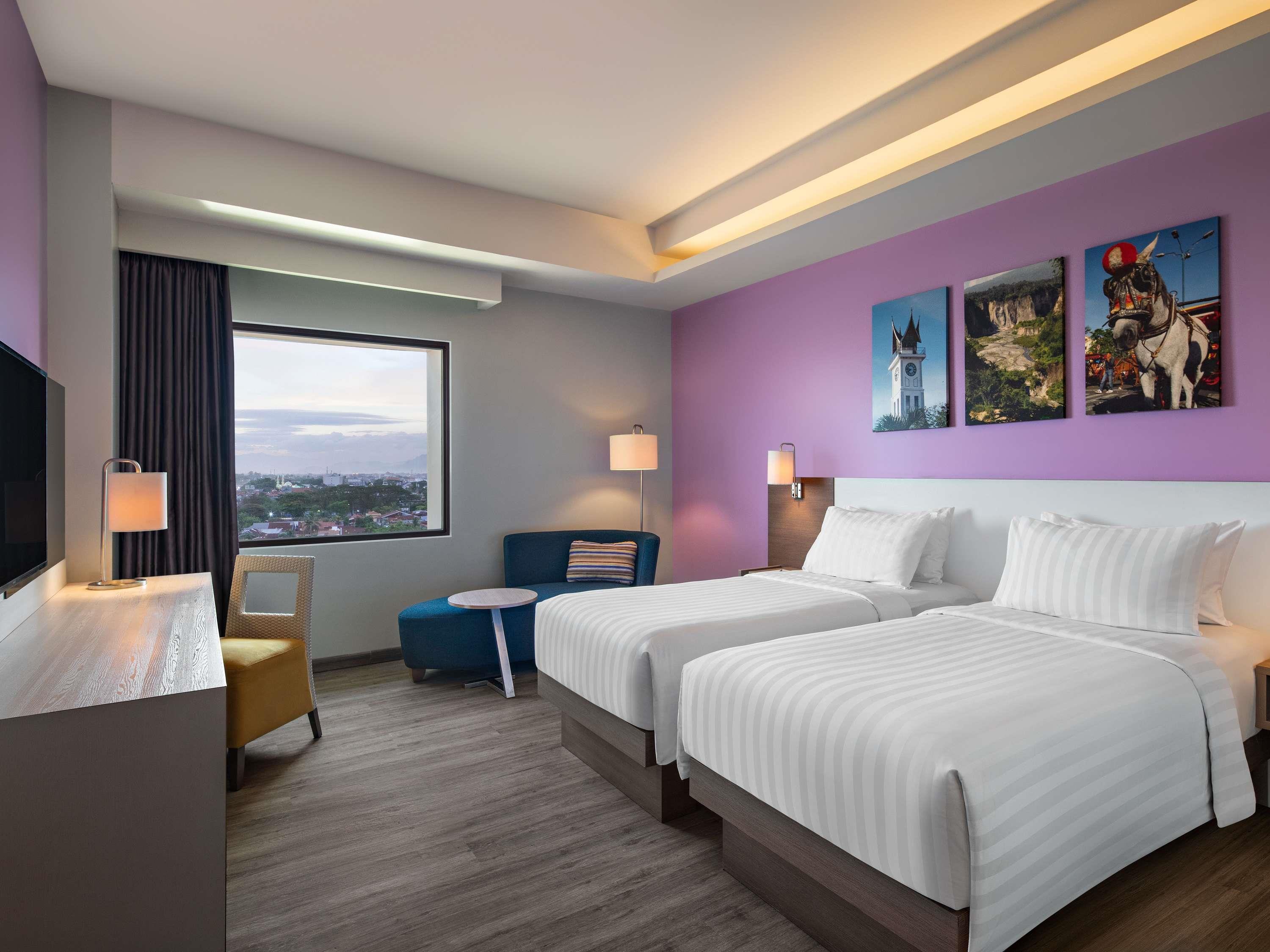 Mercure Padang Room Type - Superior Room with 2 single bed