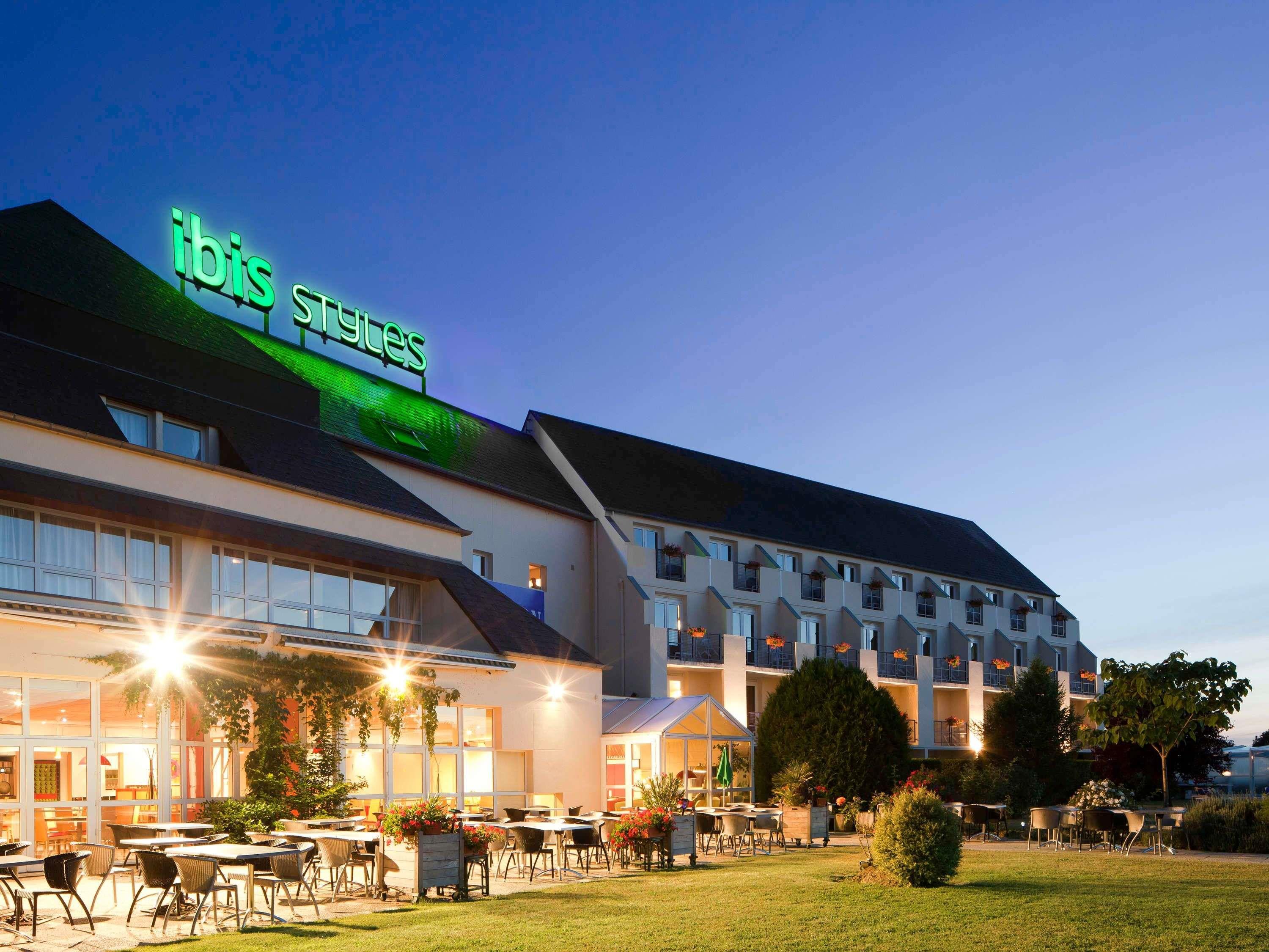 ibis Styles Chinon - Tap to explore photos