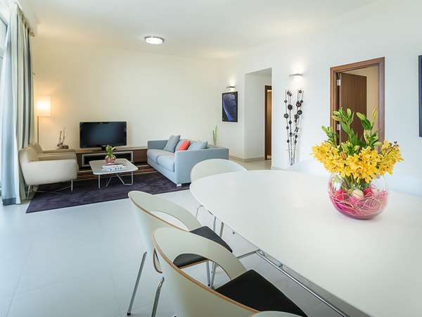 EXECUTIVE ONE BEDROOM APARTMENT