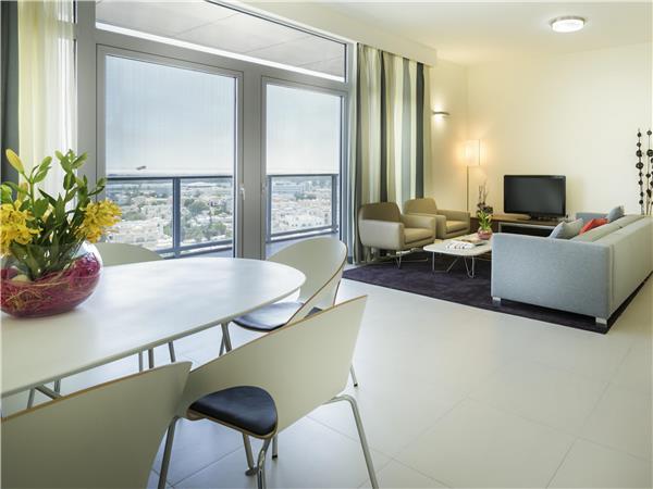 EXECUTIVE ONE BEDROOM APARTMENT