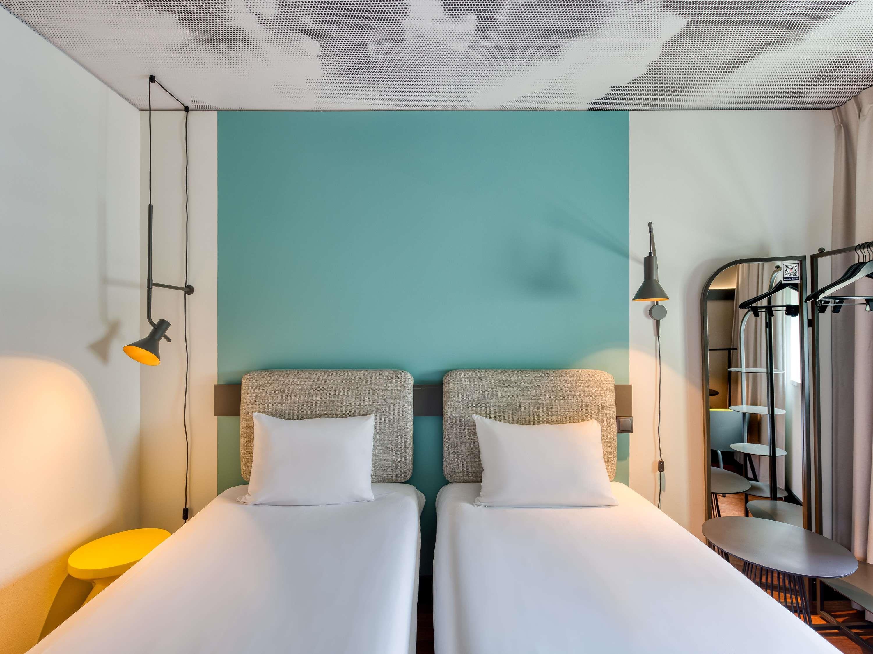 IBIS BERLIN KURFUERSTENDAMM Room Type - Standard Room with twin beds IBIS BERLIN KURFUERSTENDAMM Room Type - Standard Room with twin beds