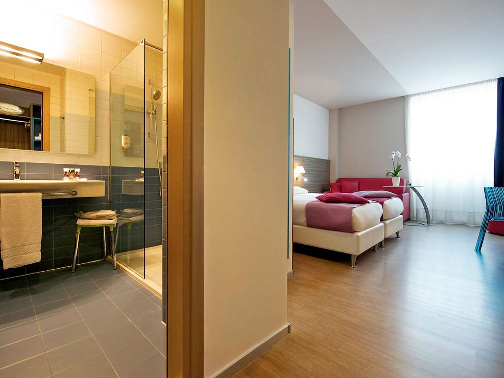 Hotel Mercure Venezia Marghera Room Type - Standard Room with 2 Single Beds and 1 Sofa Bed Hotel Mercure Venezia Marghera Room Type - Standard Room with 2 Single Beds and 1 Sofa Bed