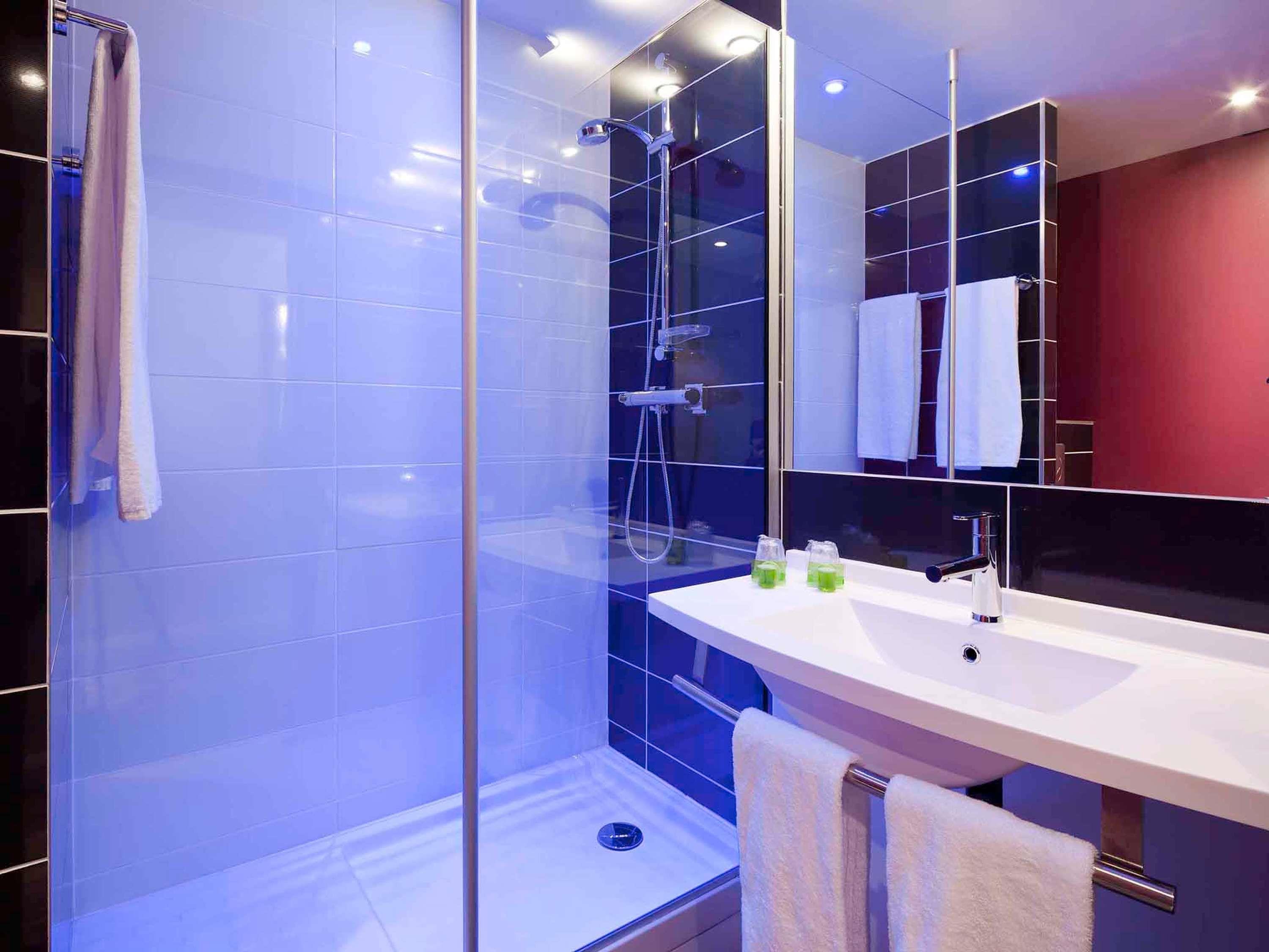 ibis Styles Blois Centre Gare Room Type - Standard Room with twin beds
