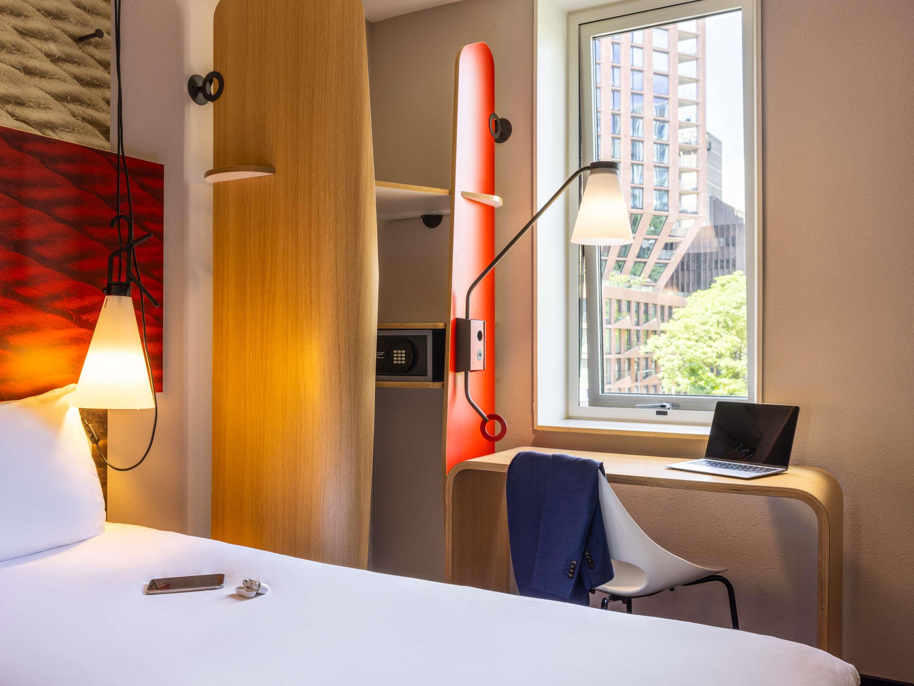 Ibis Rotterdam City Centre Room Type - Twin Room with Twin Beds