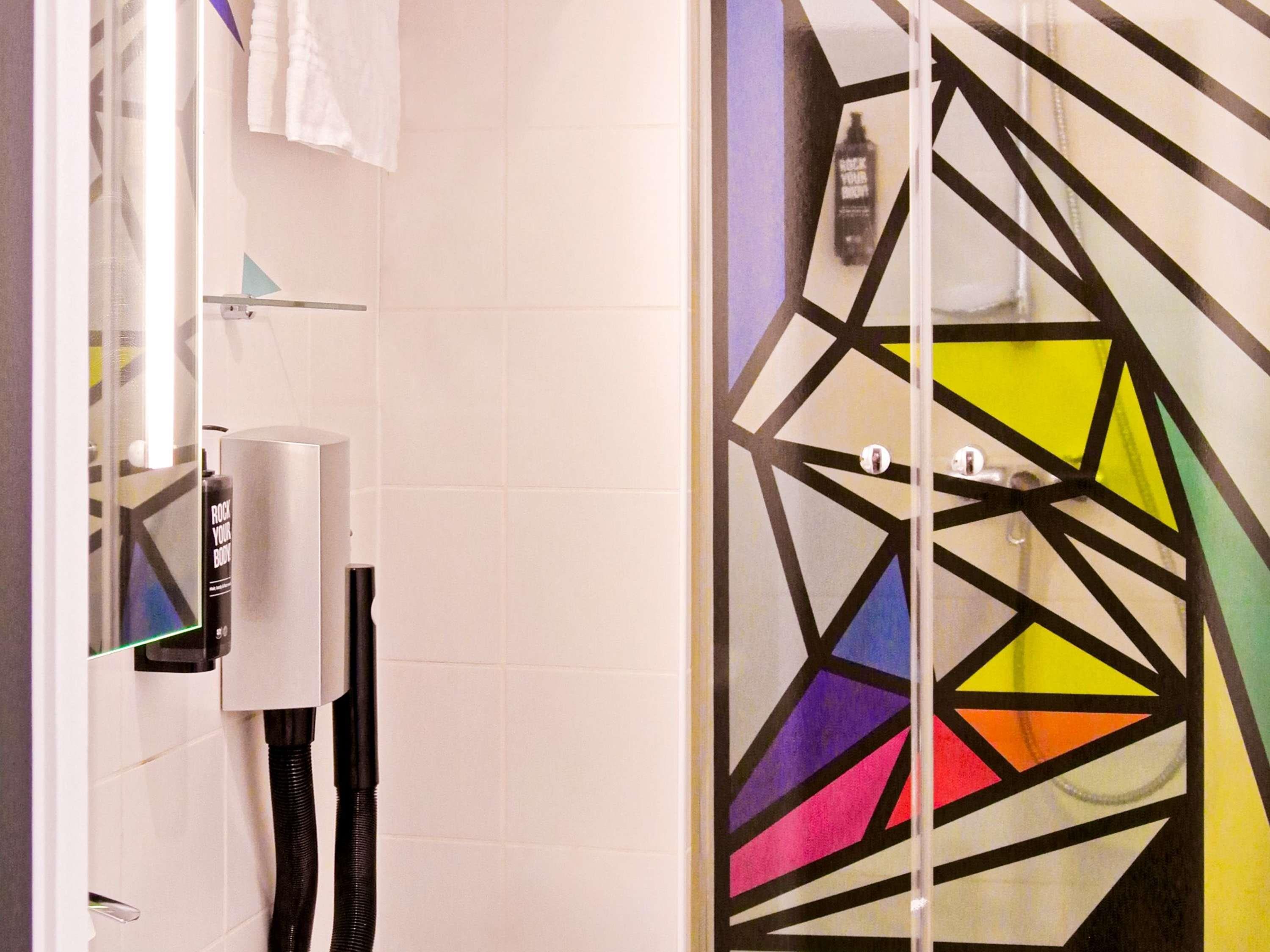 ibis Styles Paris Alesia Montparnasse - Tap to explore photos