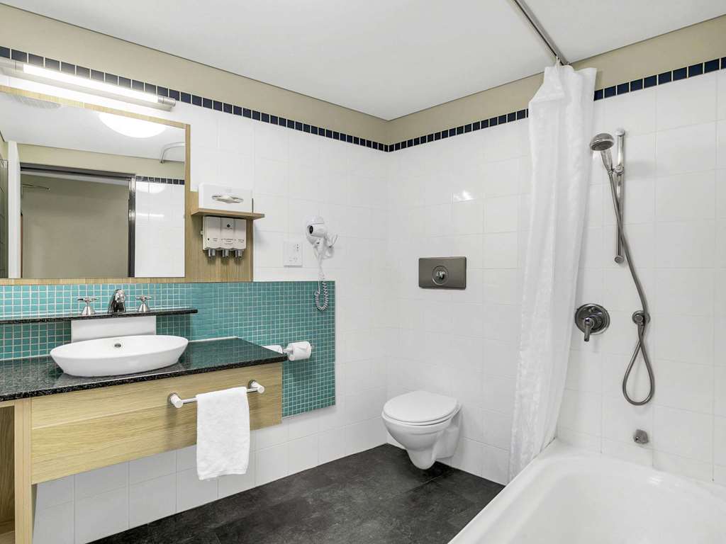 Mercure Kingfisher Bay Resort Fraser Island-guestroom-Guest Room,Bathroom,On-Site.jpg