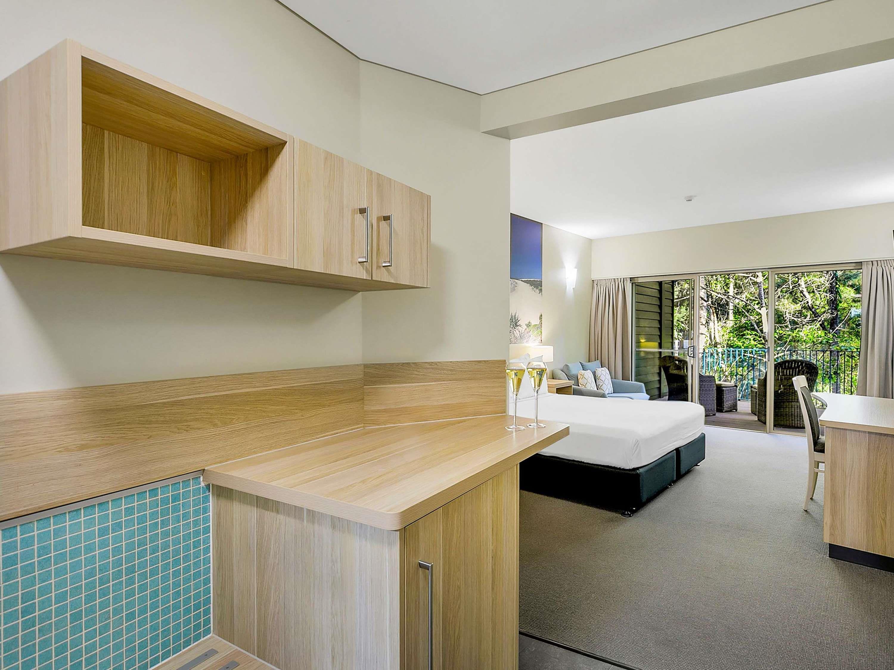 Kingfisher Bay Resort Room Type - King Resort Hotel Room with balcony
