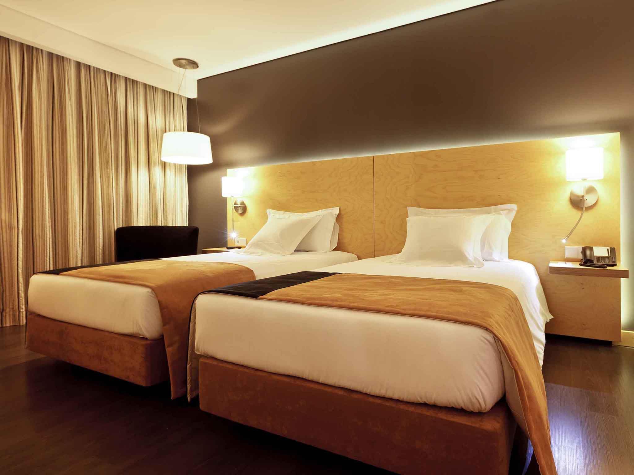 Mercure Braga Centro Room Type - Standard Room with 2 single beds - Non Smoking