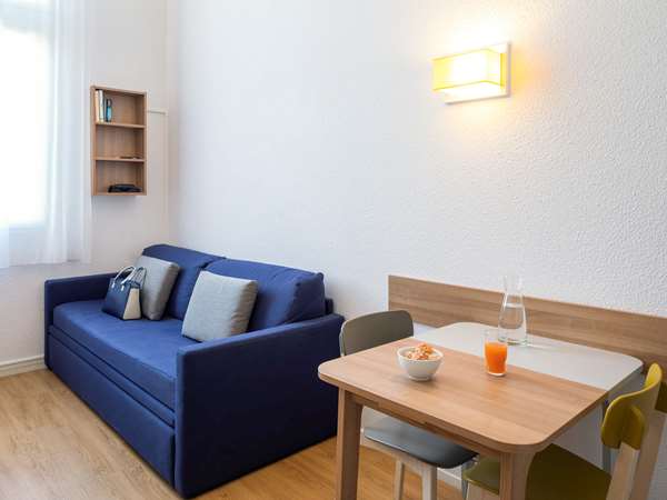 Studio with 1 double bed and 1 sofa bed