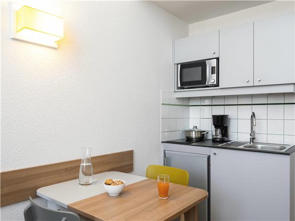 Studio with 1 double bed and 1 sofa bed