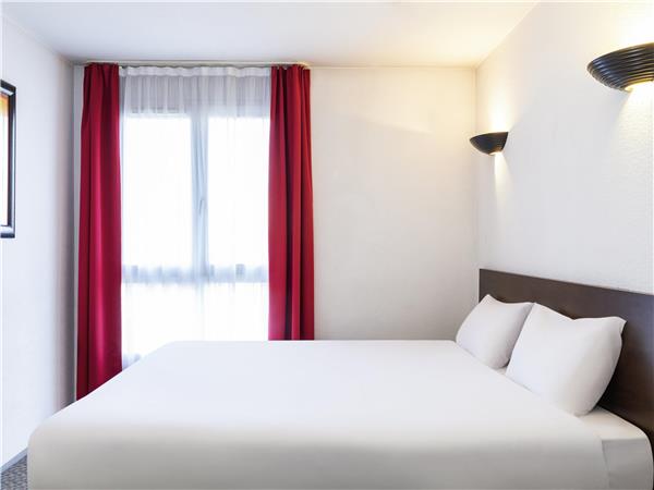 Studio with 1 double bed and 1 sofa bed