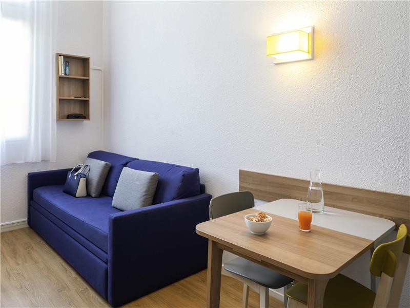 Studio with 1 double bed and 1 sofa bed
