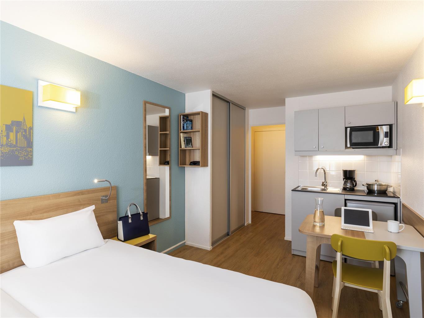 Adagio Access La Defense Place Charras
