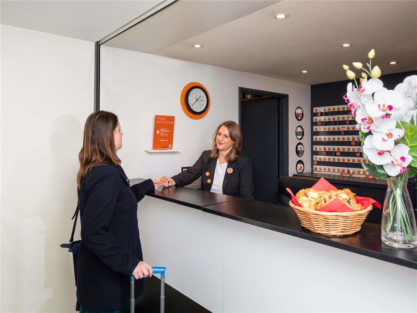 Adagio Access La Defense Place Charras