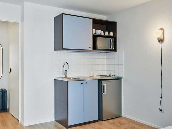 3-person Studio
