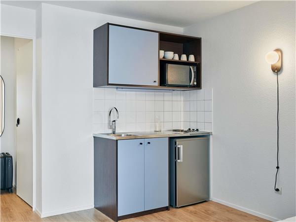 3-person Studio