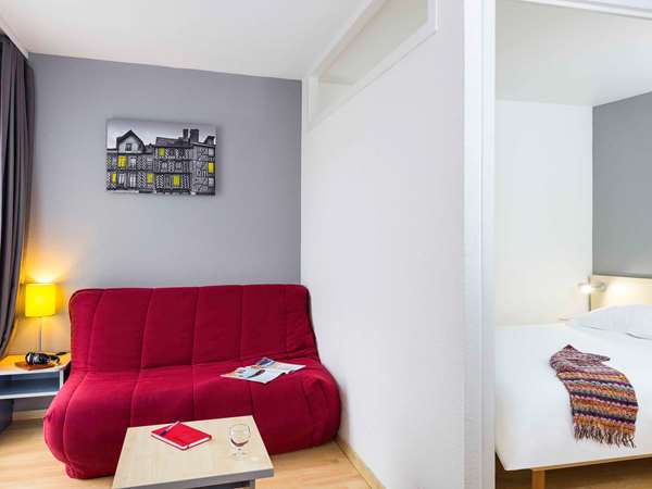 4-person Studio