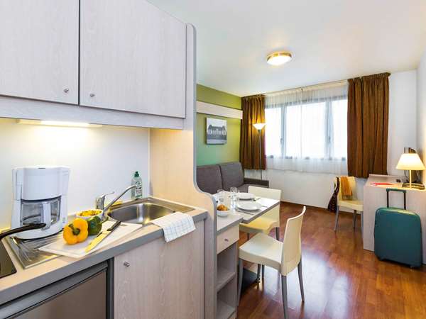 4-person Studio