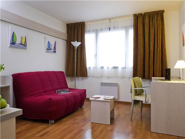 4-person Studio