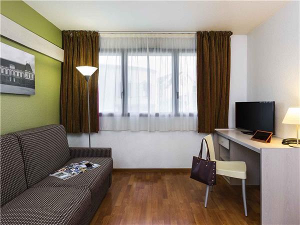 4-person Studio