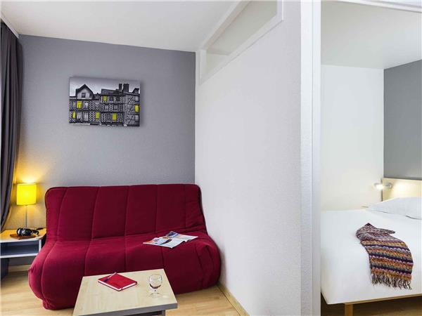 4-person Studio