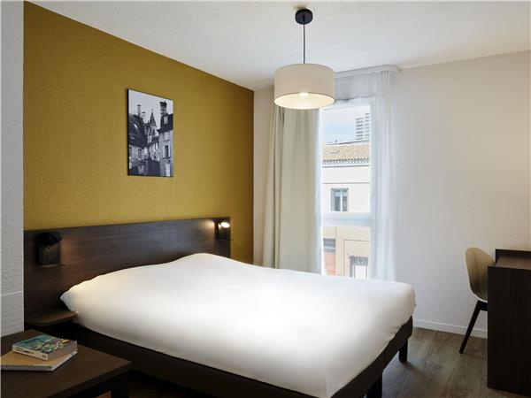 Studio for 2 people with city views