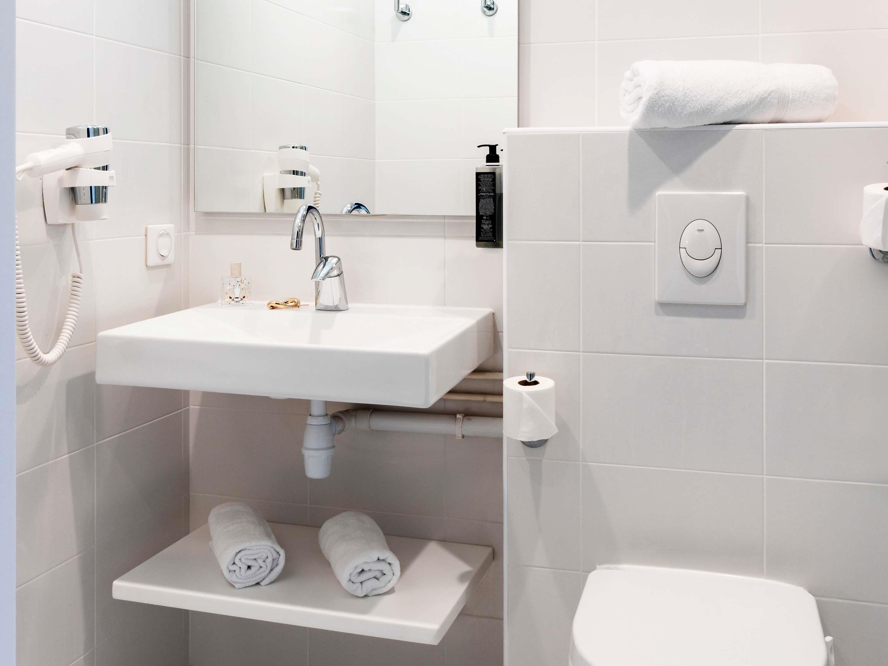 ibis Styles Quiberon Centre Room Type - Standard Family Suite with a double bed and twin beds