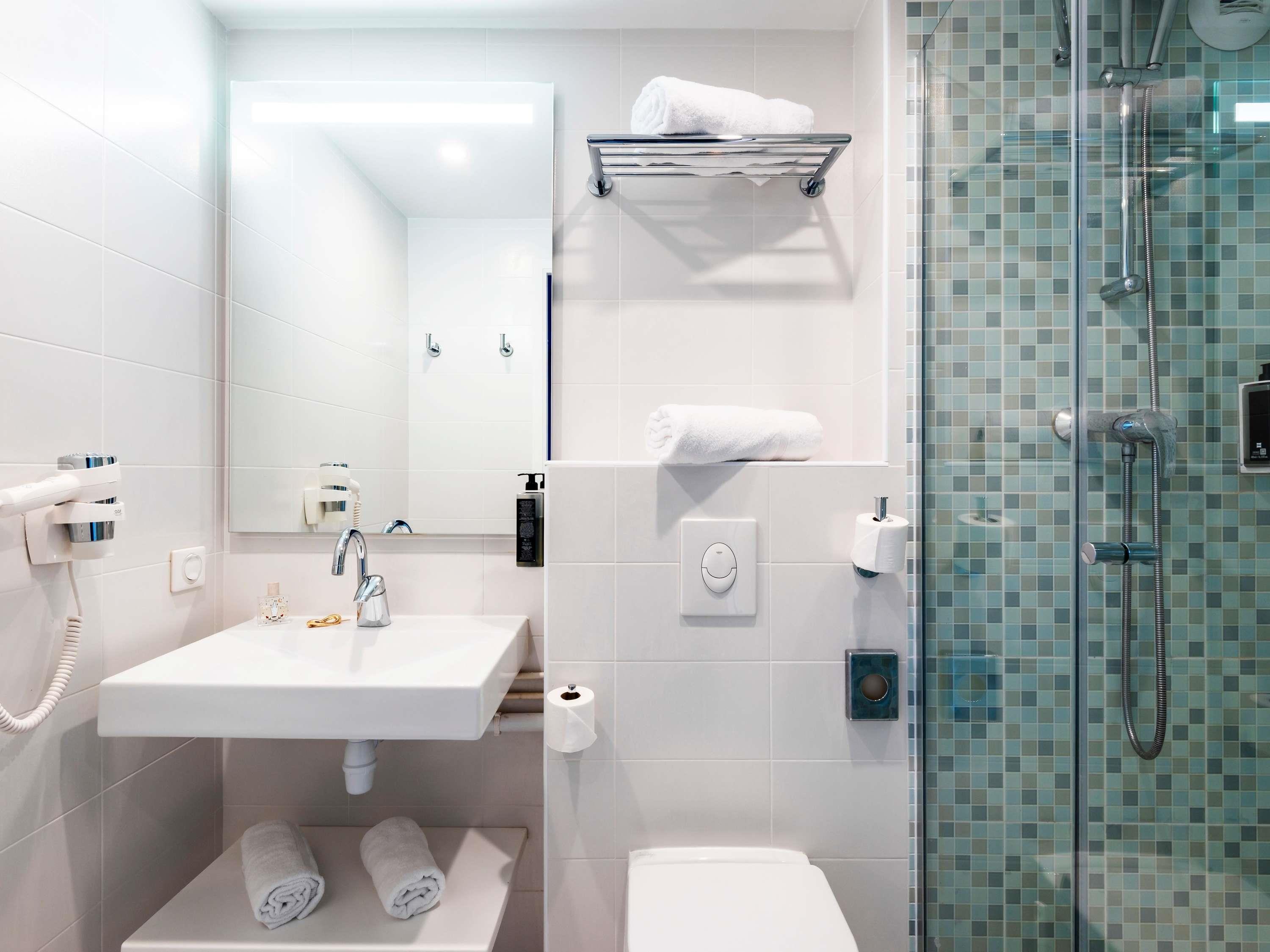 ibis Styles Quiberon Centre Room Type - Standard Family Suite with a double bed and twin beds