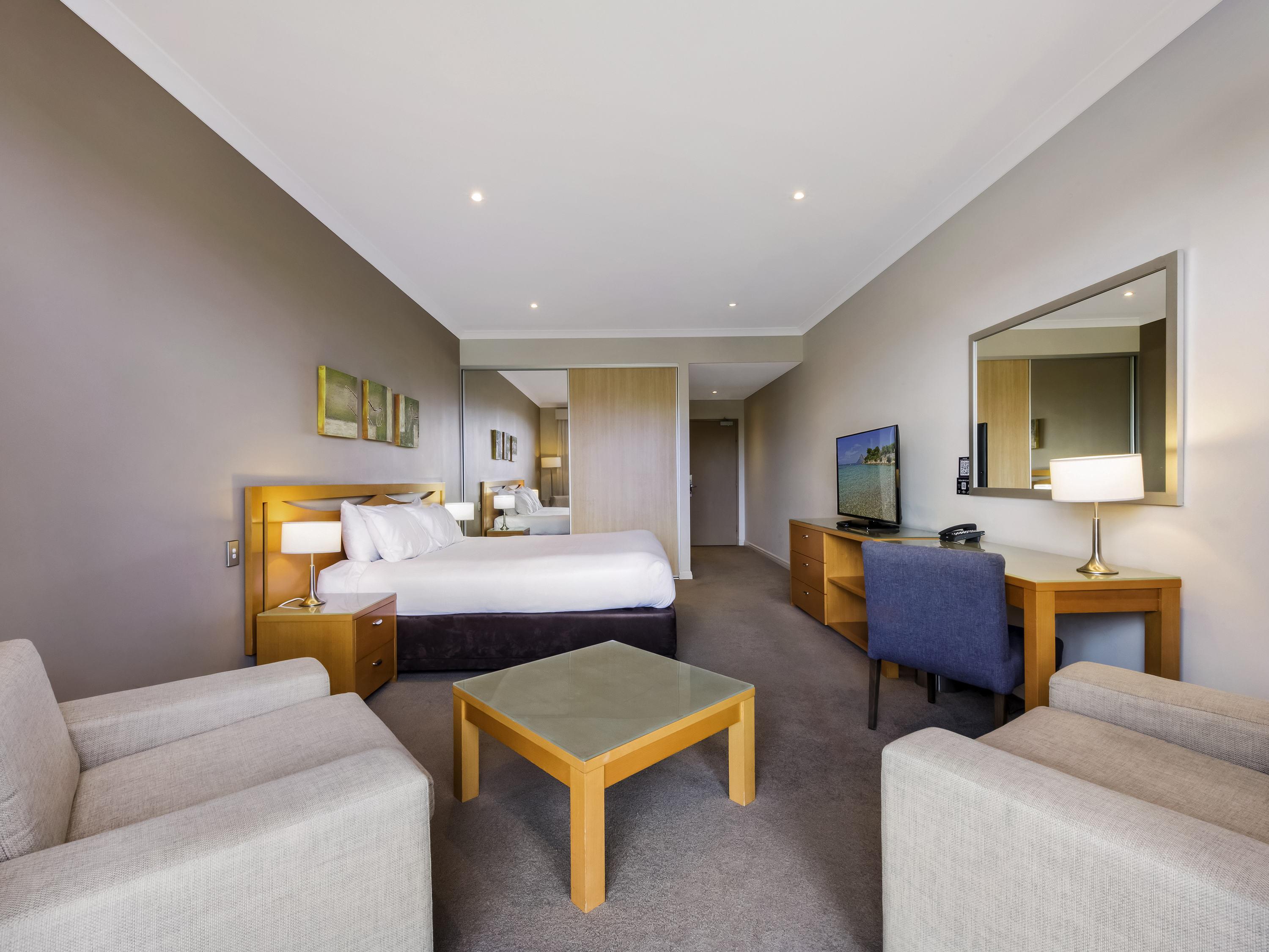 Mercure Kooindah Waters Central Coast Room Type - Deluxe Golf View Room 1 King Bed and Balcony