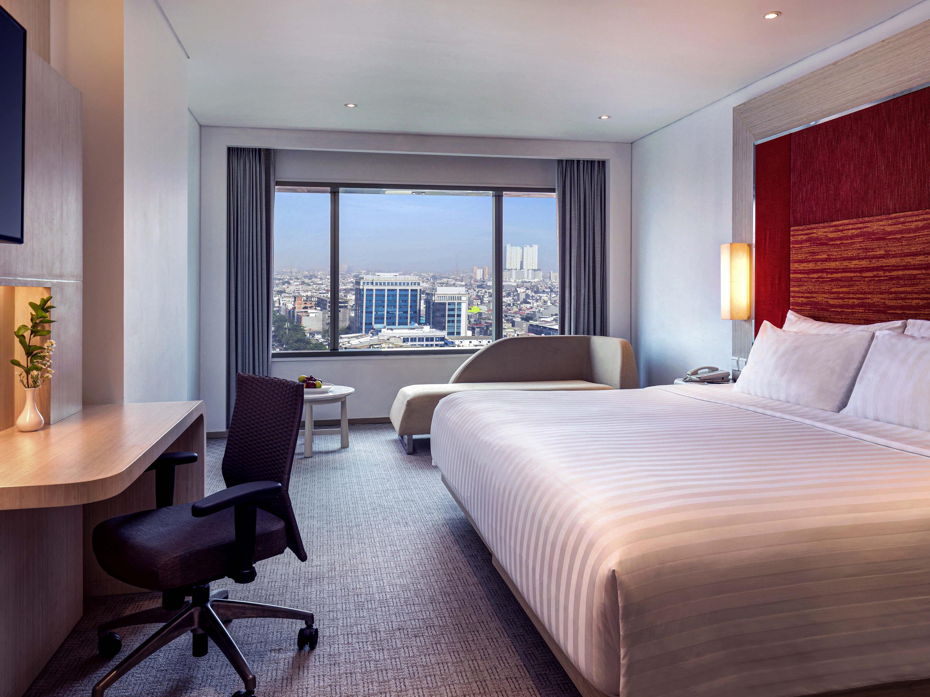 Grand Mercure Jakarta Harmoni Room Type - Grand Deluxe Room with Two Single Beds and Sofa Grand Mercure Jakarta Harmoni Room Type - Grand Deluxe Room with Two Single Beds and Sofa