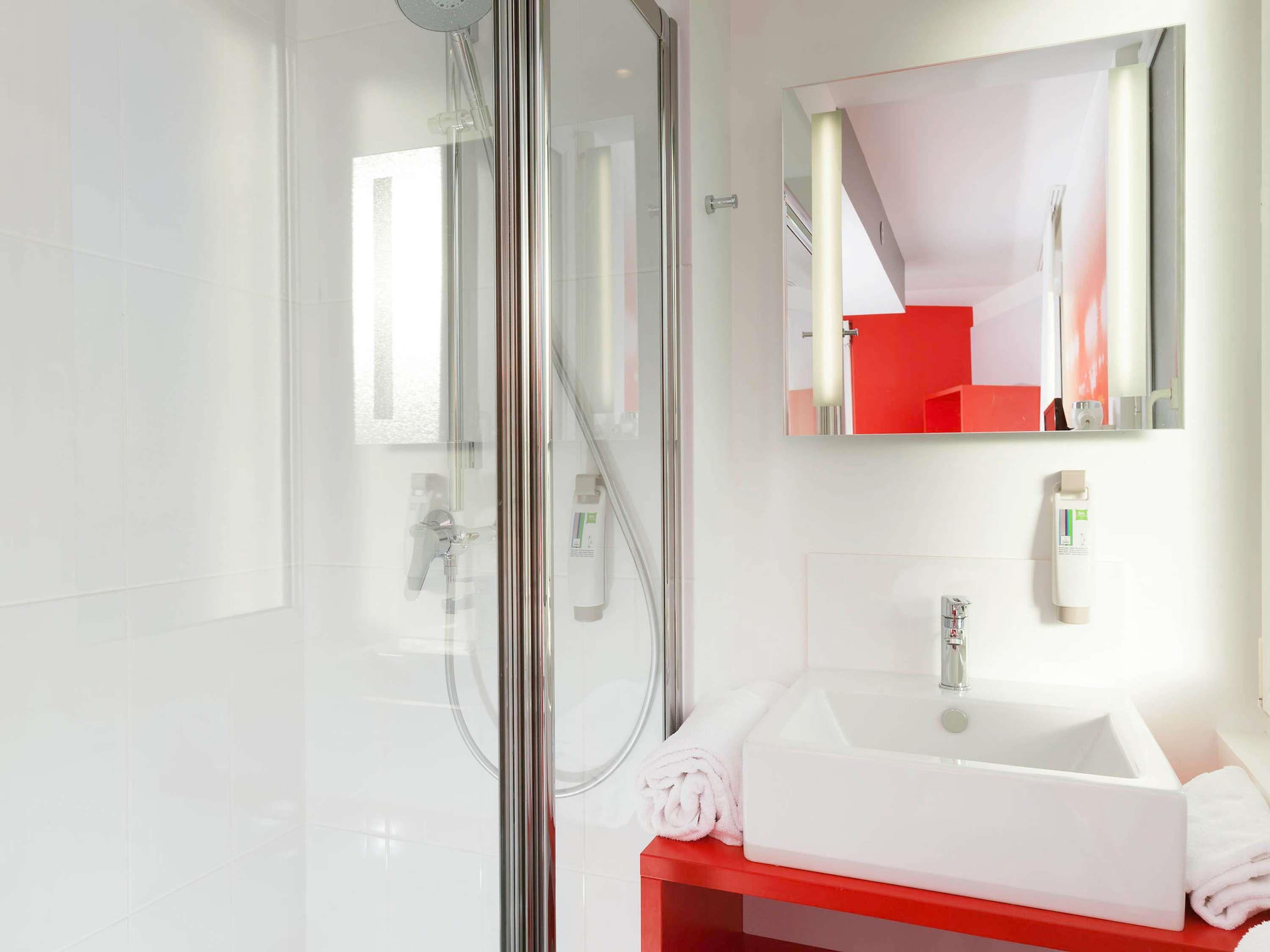 IBIS STYLES VANNES GARE CENTRE Room Type - Standard Family Suite with 2 connecting rooms