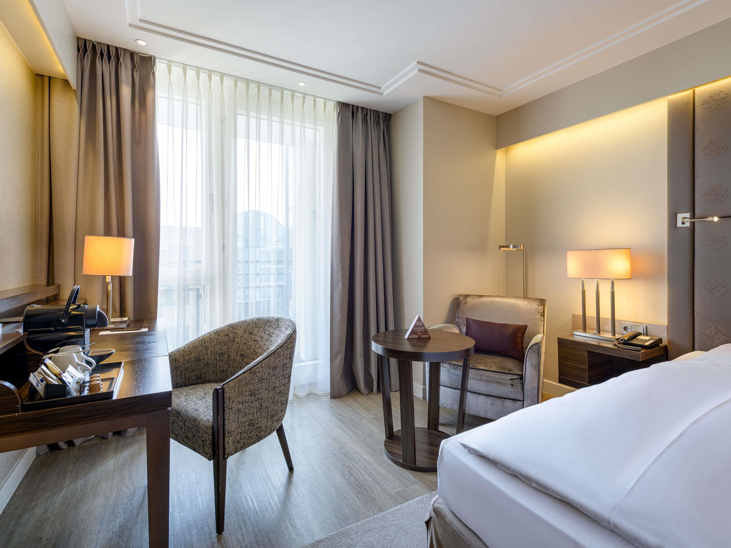 Pullman Munich Room Type - Superior Room, comfortable guest room with Double Size Bed or 2 Single Size Beds