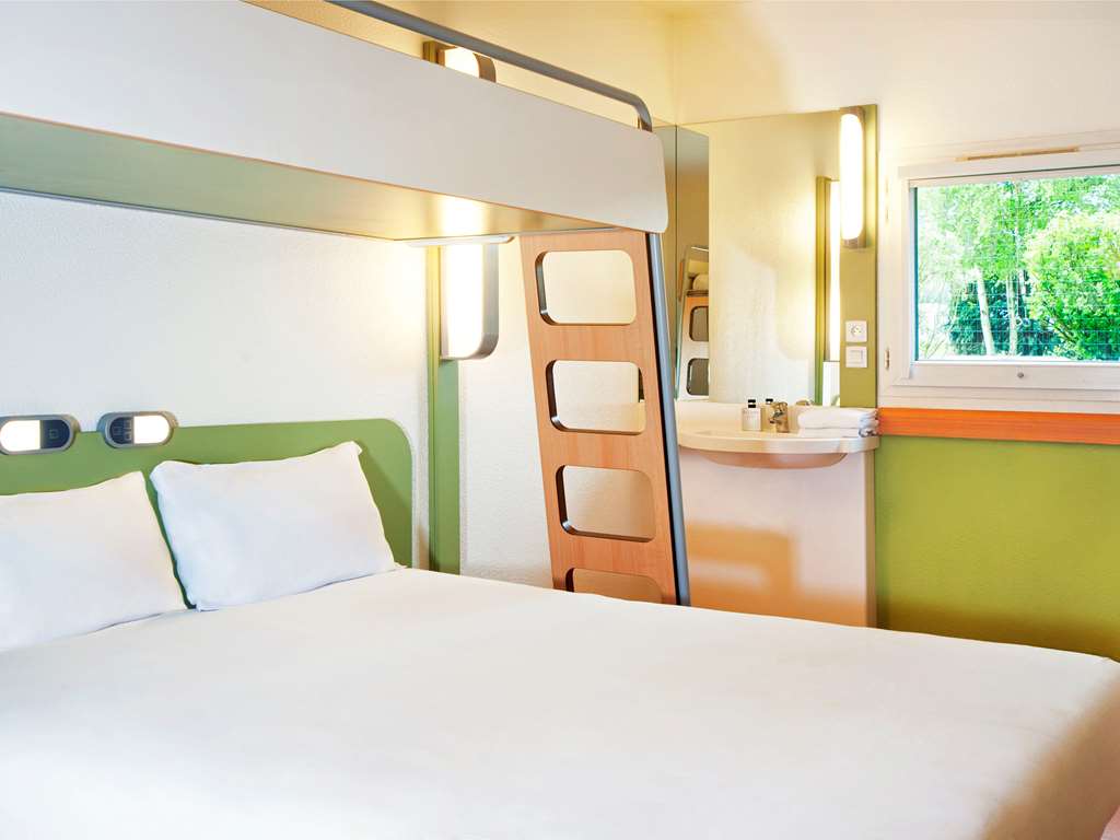 Ibis budget M Room Type - STANDARD ROOM WITH 1 DOUBLE BED and 1 bunk bed