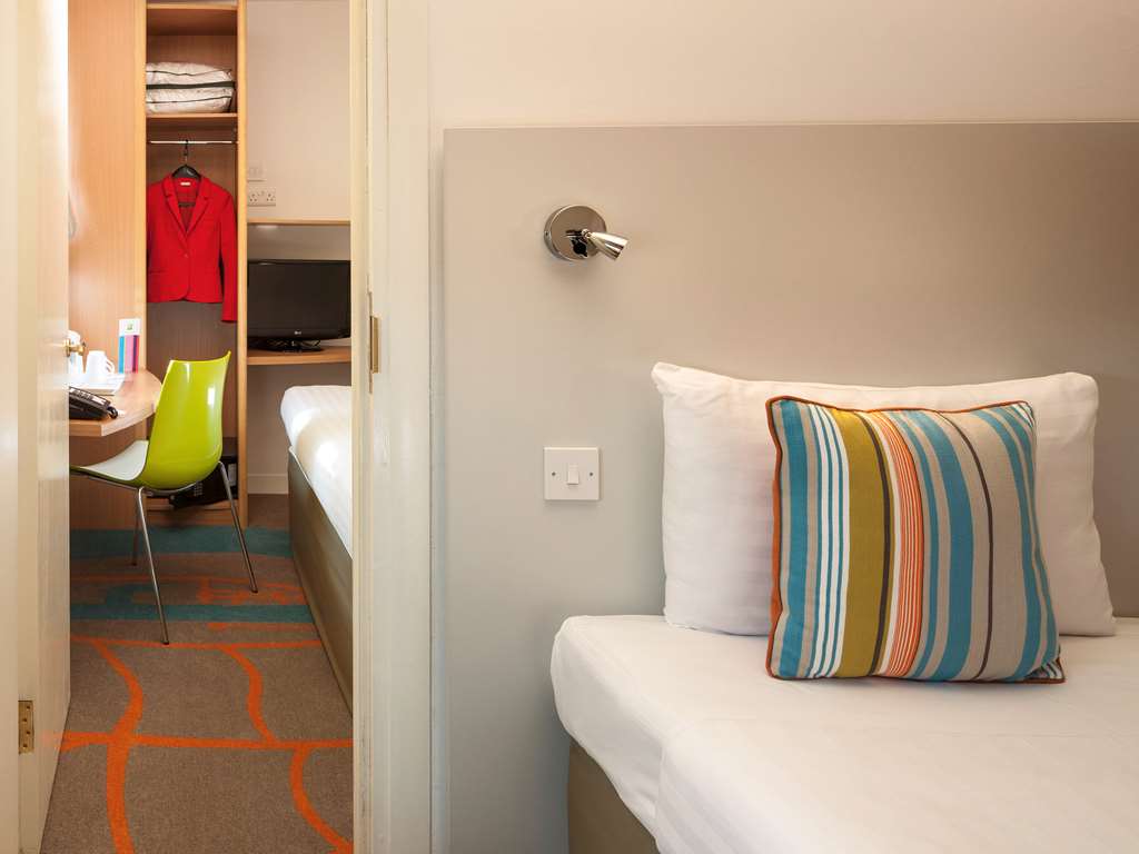 ibis Styles London Excel - Tap to explore photos
