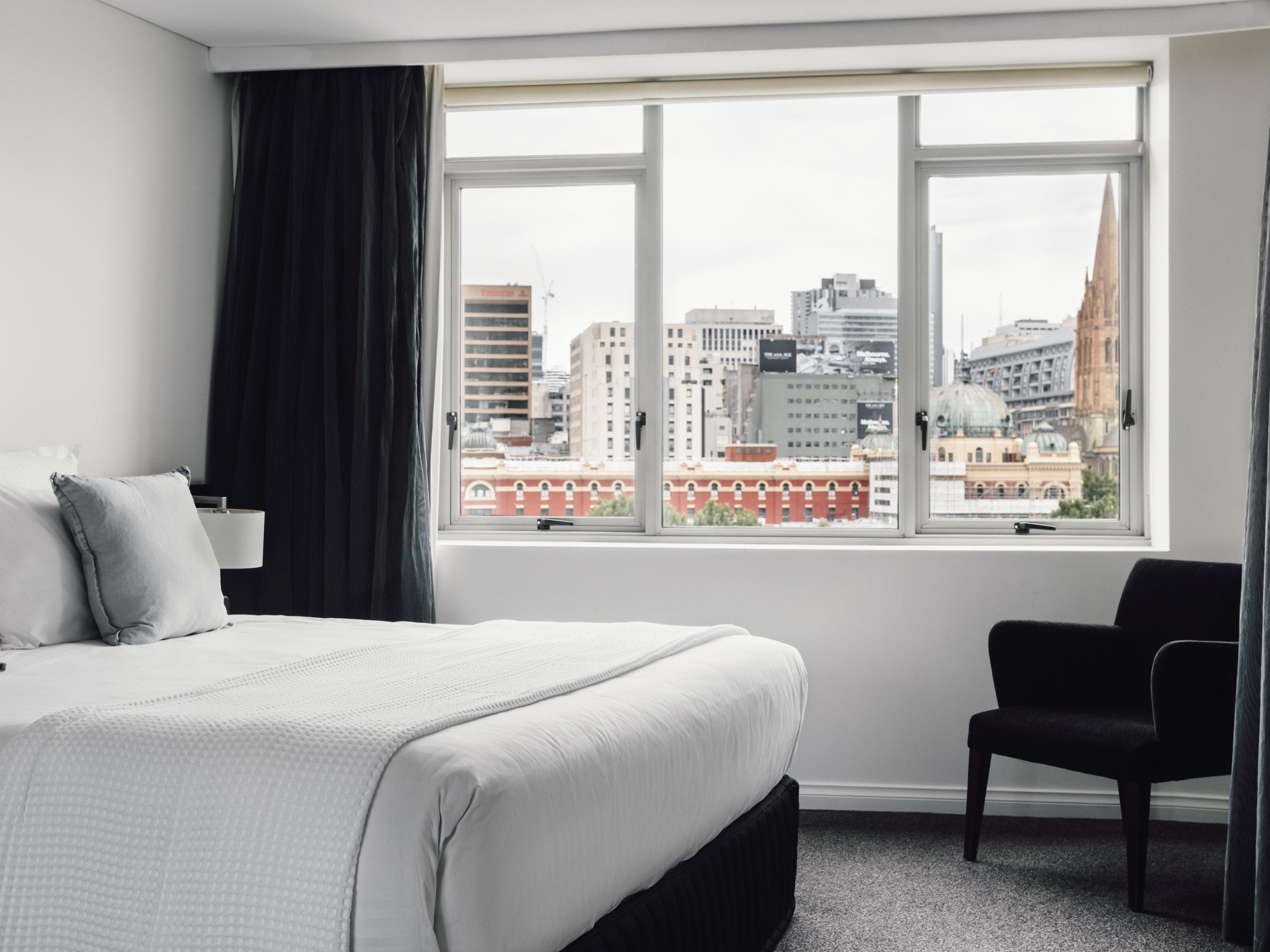 Quay West Suites Melbourne Room Type - 2 Bedroom 2 Bath Deluxe Apartment, River View, King & Queen, Floors 10 - 15, Kitchen, Balcony