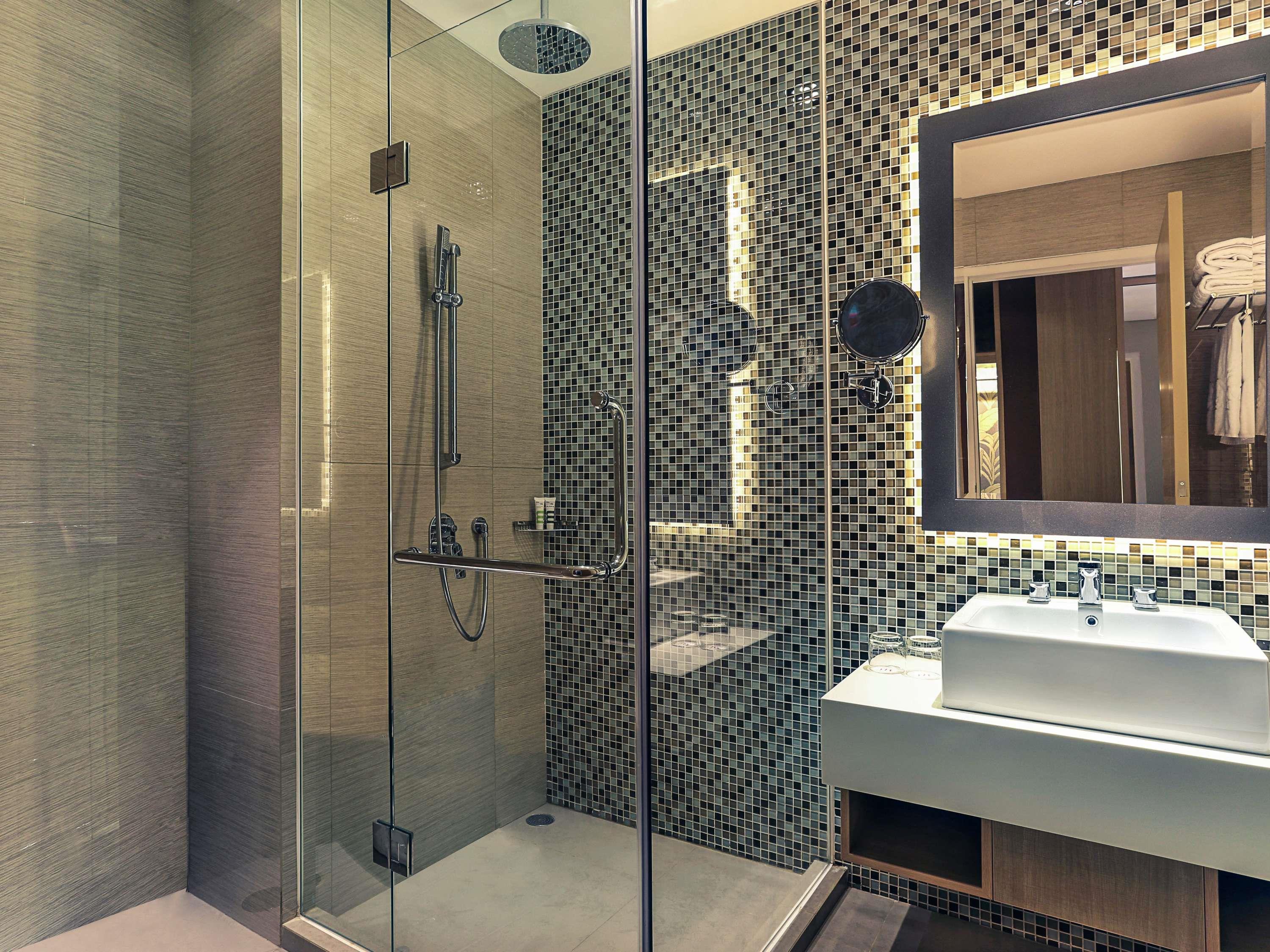 GRAND MERCURE BANDUNG SETIABUDI Room Type - Deluxe Room with 2 Single beds, Pool View