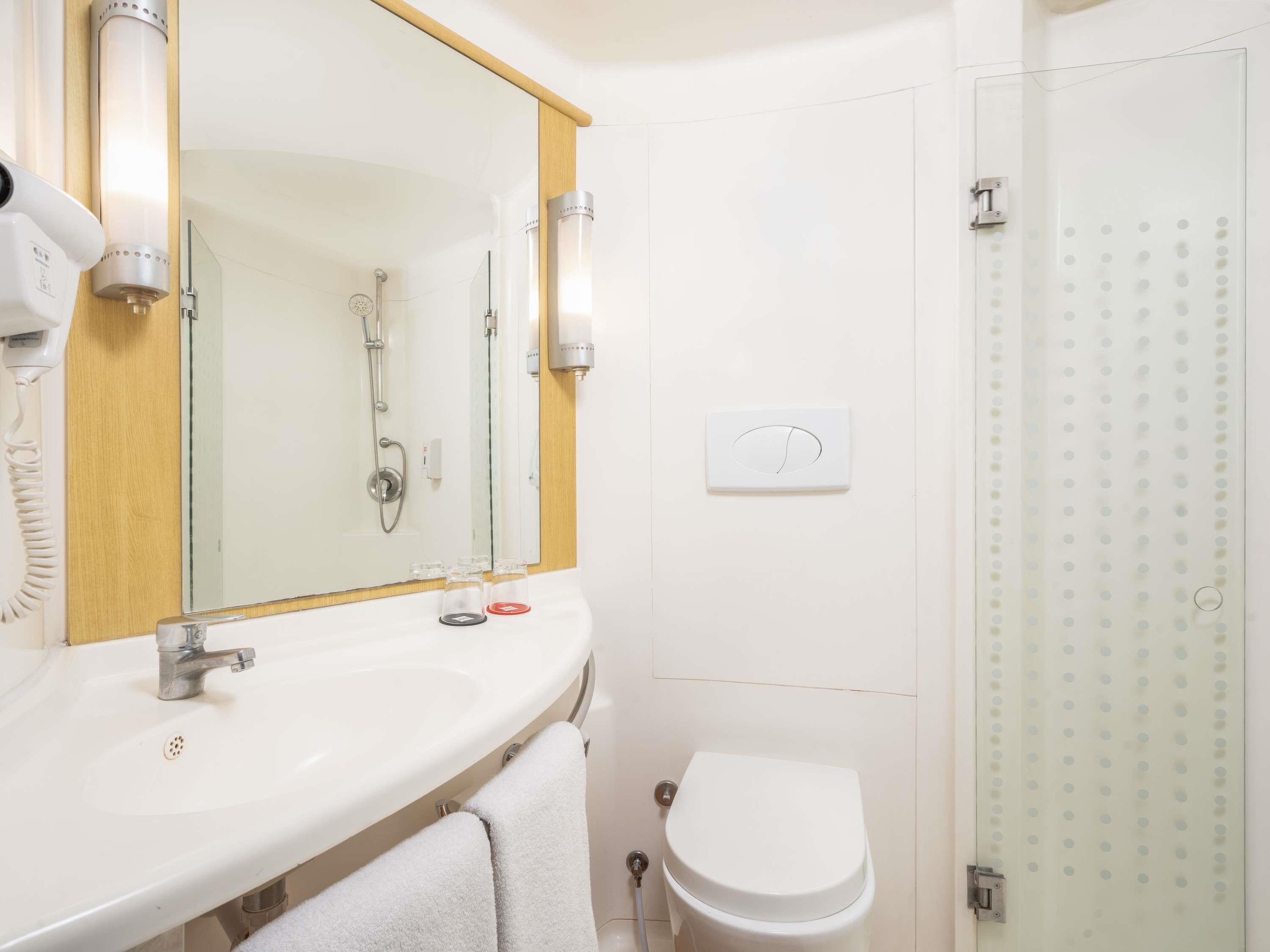 IBIS GADING SERPONG Room Type - Standard 2 Single Beds