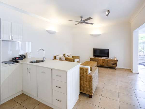 THE REEF HOUSE PALM COVE - Photo 37
