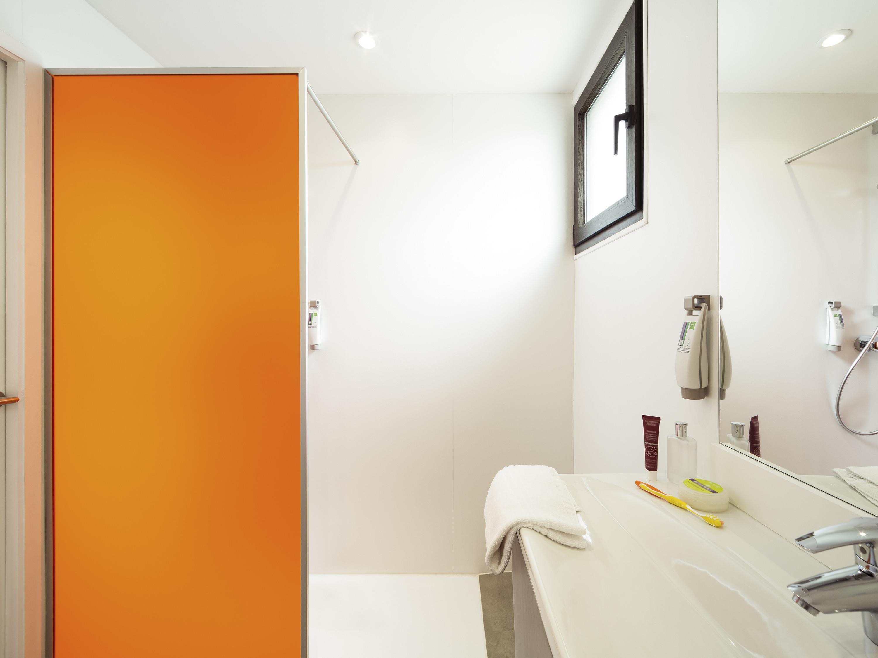IBIS STYLES NIORT POITOU - Tap to explore photos